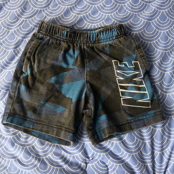 Nike Shorts - Picture 3 of 4